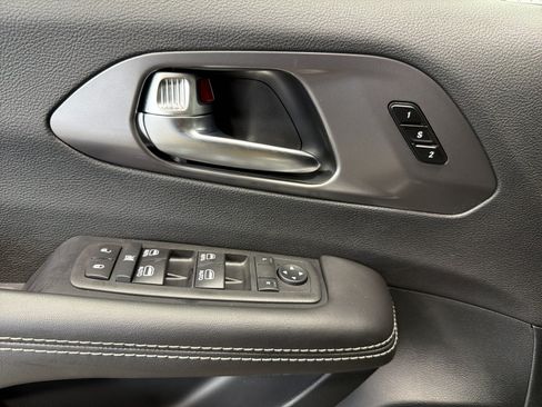 Used 2026 Chrysler Pacifica Select AWD/4WD image 19