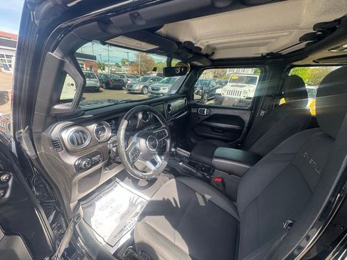 Used 2020 Jeep Gladiator Overland AWD/4WD image 34