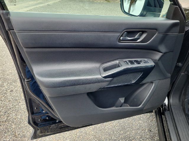 Used 2024 Nissan Pathfinder SV FWD image 15