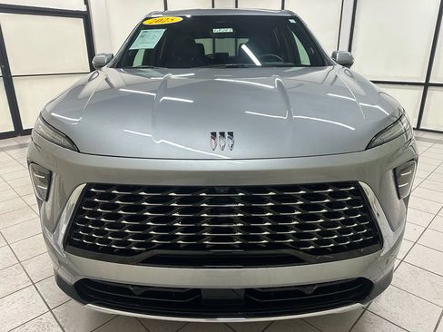 Certified 2025 Buick Enclave Avenir image 12