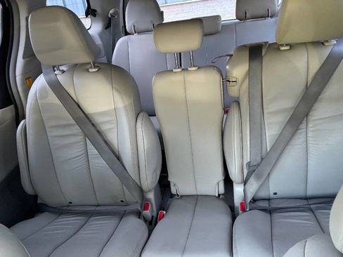 Used 2012 Toyota Sienna XLE w/ Premium Pkg FWD image 22