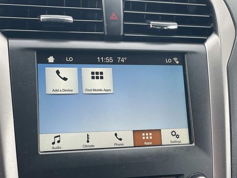 Used 2018 Ford Fusion SE w/ Fusion SE Technology Package FWD image 11