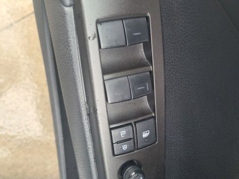 Used 2023 Toyota Camry SE image 18