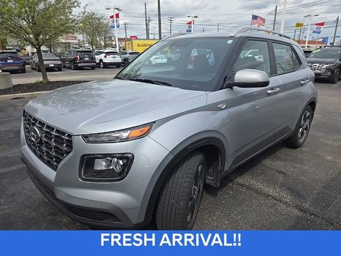 Used 2023 Hyundai Venue SEL image 5
