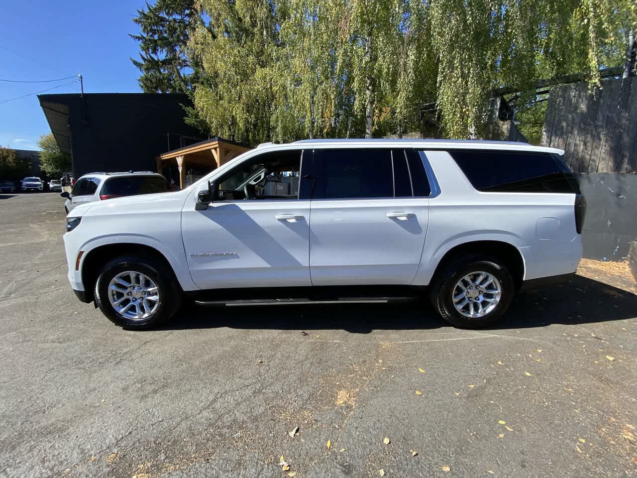 Used 2026 Chevrolet Suburban LT w/ Comfort Package AWD/4WD image 3