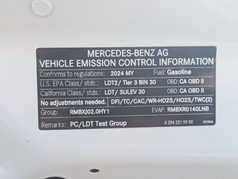 Used 2024 Mercedes-Benz GLC 300 4MATIC image 24