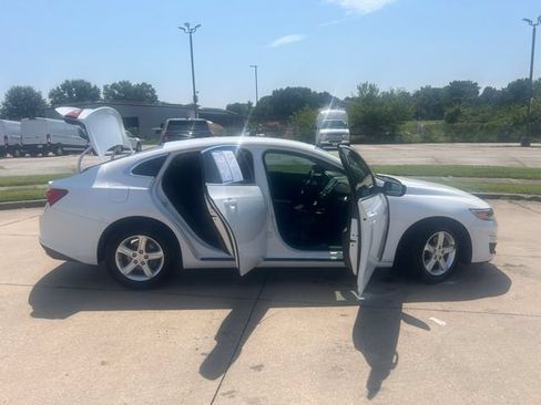 Used 2022 Chevrolet Malibu LS FWD image 12