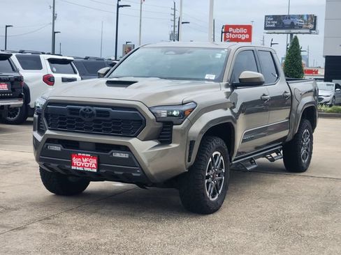 Used 2025 Toyota Tacoma TRD Sport AWD/4WD image 3