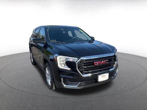Used 2024 GMC Terrain SLE FWD image 3