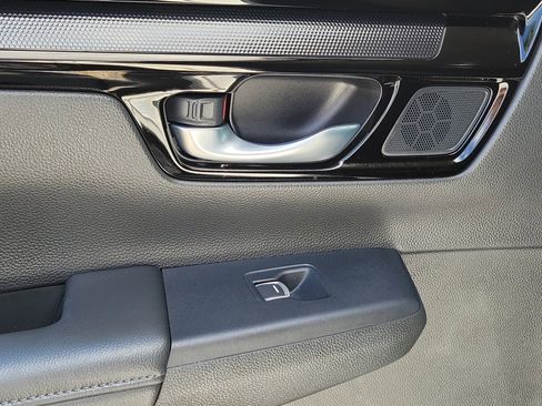 Used 2025 Honda CR-V EX-L image 16