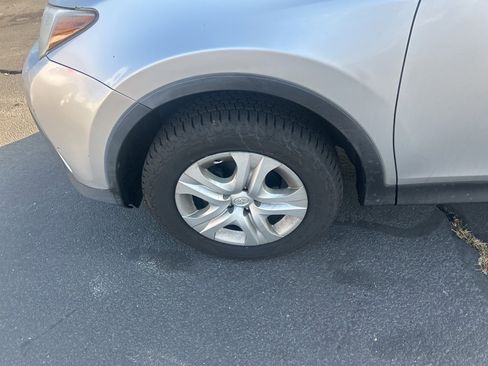 Used 2013 Toyota RAV4 LE image 17