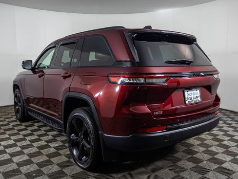 Used 2024 Jeep Grand Cherokee Altitude AWD/4WD image 21