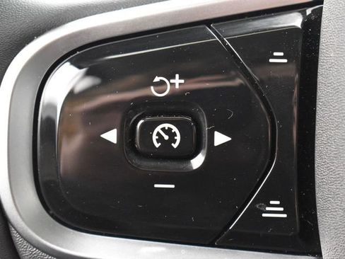 Used 2025 Volvo XC90 B5 Plus w/ Protection Package Premier AWD/4WD image 24