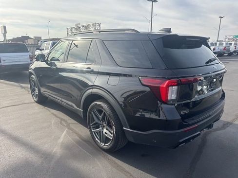 Used 2025 Ford Explorer ST-Line w/ ST-Line Street Pack image 7