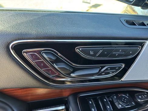 Used 2018 Lincoln Navigator Reserve w/ Technology Package image 22