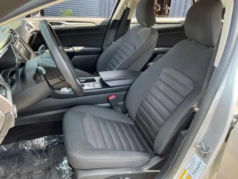 Used 2019 Ford Fusion SE image 18