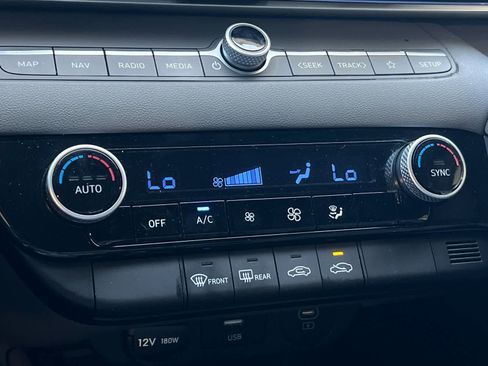 Certified 2024 Hyundai Elantra SEL FWD image 21