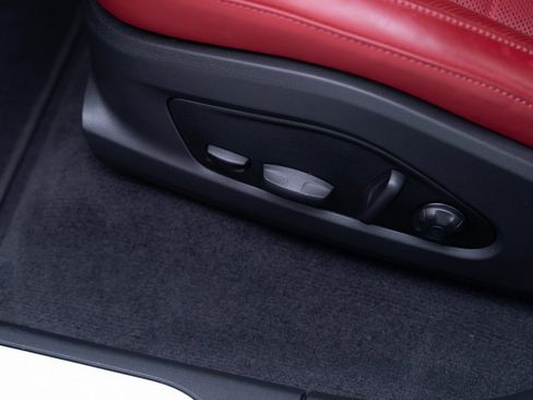 Certified 2025 Porsche Macan Electric RWD image 16