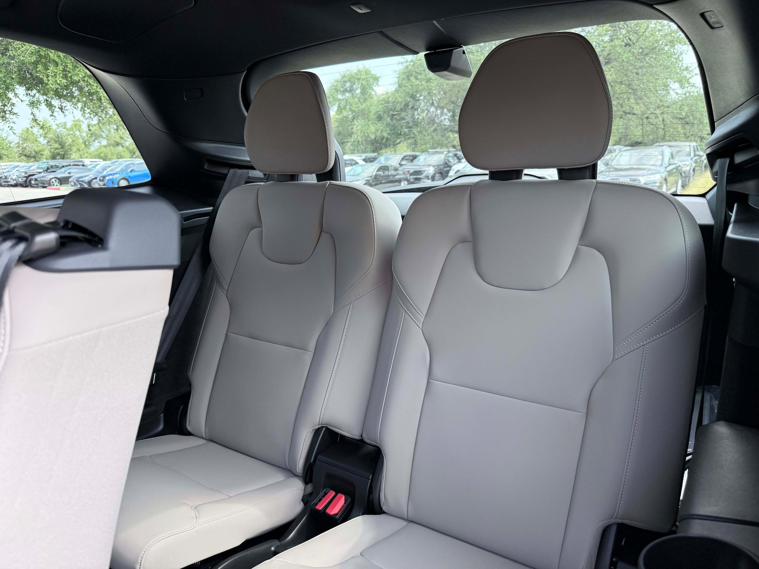 New 2026 Volvo XC90 B6 Plus w/ Protection Package Premier AWD/4WD image 17