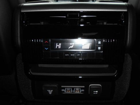 New 2025 Jeep Wagoneer 4WD w/ Premium Group I image 27