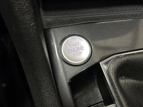 Used 2024 Volkswagen Tiguan SE w/ Panoramic Sunroof Package image 23