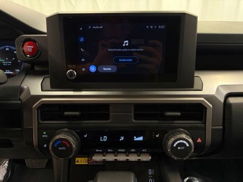 Certified 2025 Toyota 4Runner TRD Off-Road AWD/4WD image 15
