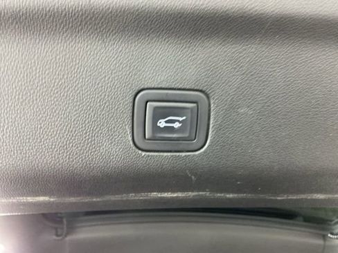 Used 2023 GMC Yukon XL SLT image 28