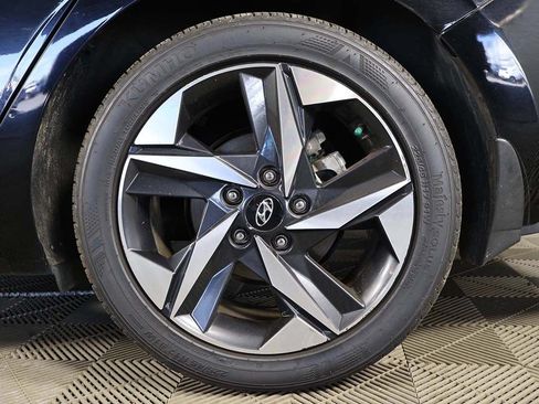 Certified 2023 Hyundai Elantra SEL w/ Convenience Package FWD image 17