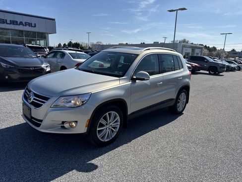 Used 2011 Volkswagen Tiguan S image 22