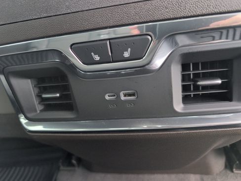 Used 2024 GMC Sierra 2500 SLT w/ SLT Premium Package image 15