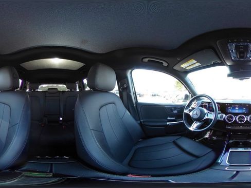Used 2025 Mercedes-Benz GLB 250 4MATIC image 43