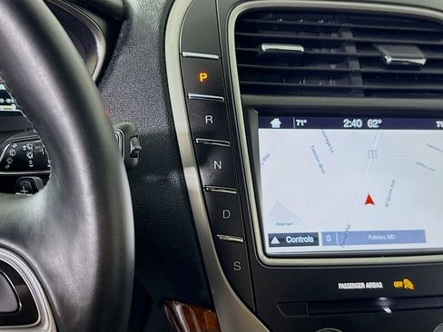 Used 2019 Lincoln Nautilus Reserve image 10