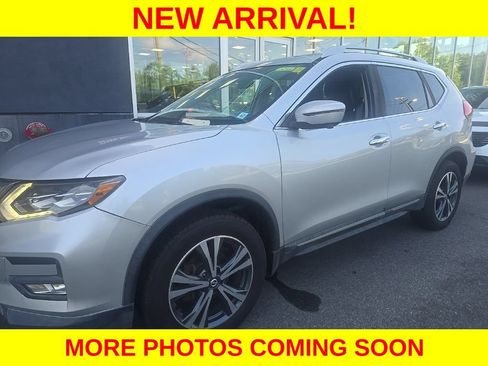 Used 2017 Nissan Rogue SL w/ SL Premium Package AWD/4WD image 4