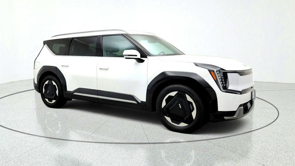 Used 2024 Kia EV9 Land AWD/4WD image 3