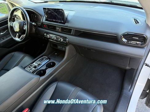 Certified 2025 Honda Pilot EX-L image 7