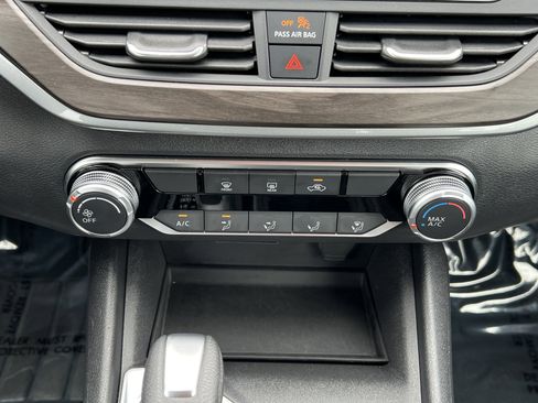 Used 2025 Nissan Altima 2.5 SV image 29