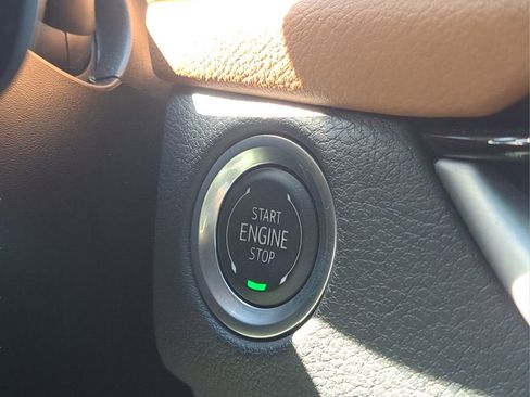 Used 2024 Cadillac XT4 Sport image 27