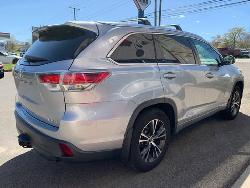 Used 2016 Toyota Highlander XLE AWD/4WD image 7