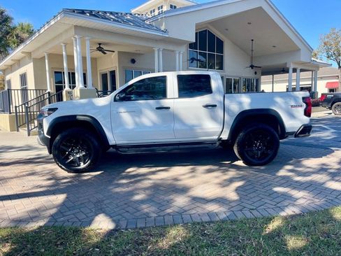 Used 2024 Chevrolet Colorado Trail Boss w/ Technology Package image 2