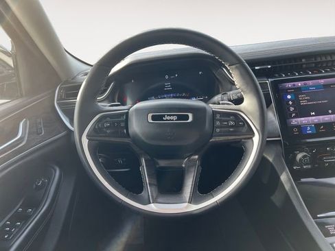 Used 2023 Jeep Grand Cherokee Limited w/ Luxury Tech Group II image 12