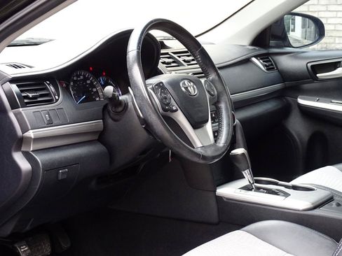 Used 2012 Toyota Camry SE FWD image 13