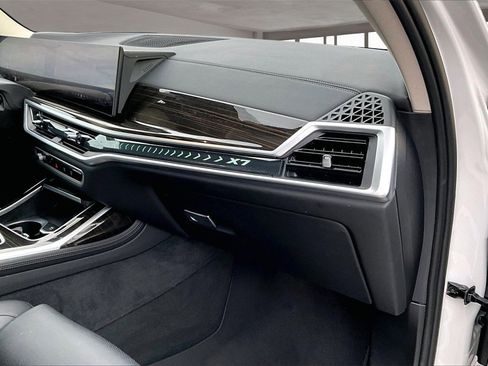 Used 2025 BMW X7 xDrive40i image 16