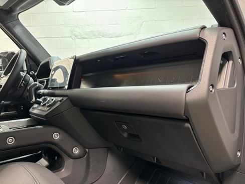 New 2025 Land Rover Defender 110 V8 image 31