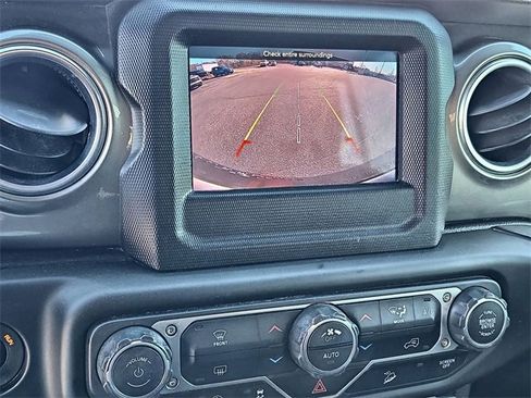 Used 2018 Jeep Wrangler Unlimited Sahara image 26