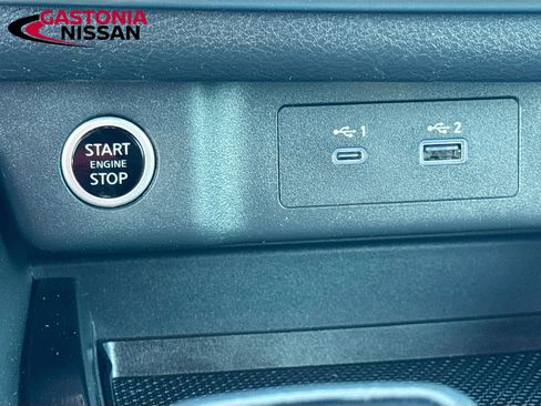 Used 2021 Nissan Rogue SV image 25