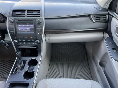 Used 2017 Toyota Camry LE FWD image 33