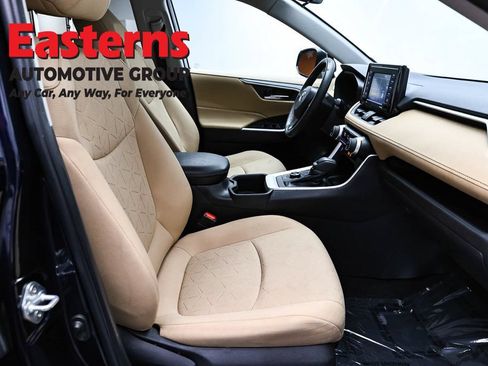 Used 2022 Toyota RAV4 XLE AWD/4WD image 24