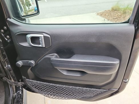 Used 2022 Jeep Wrangler Unlimited Sport image 29