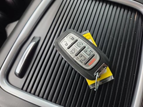 Used 2024 Chrysler Pacifica Touring-L FWD image 24