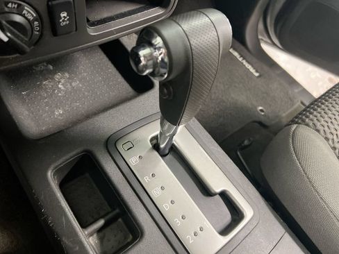 Used 2016 Nissan Frontier SV AWD/4WD image 15